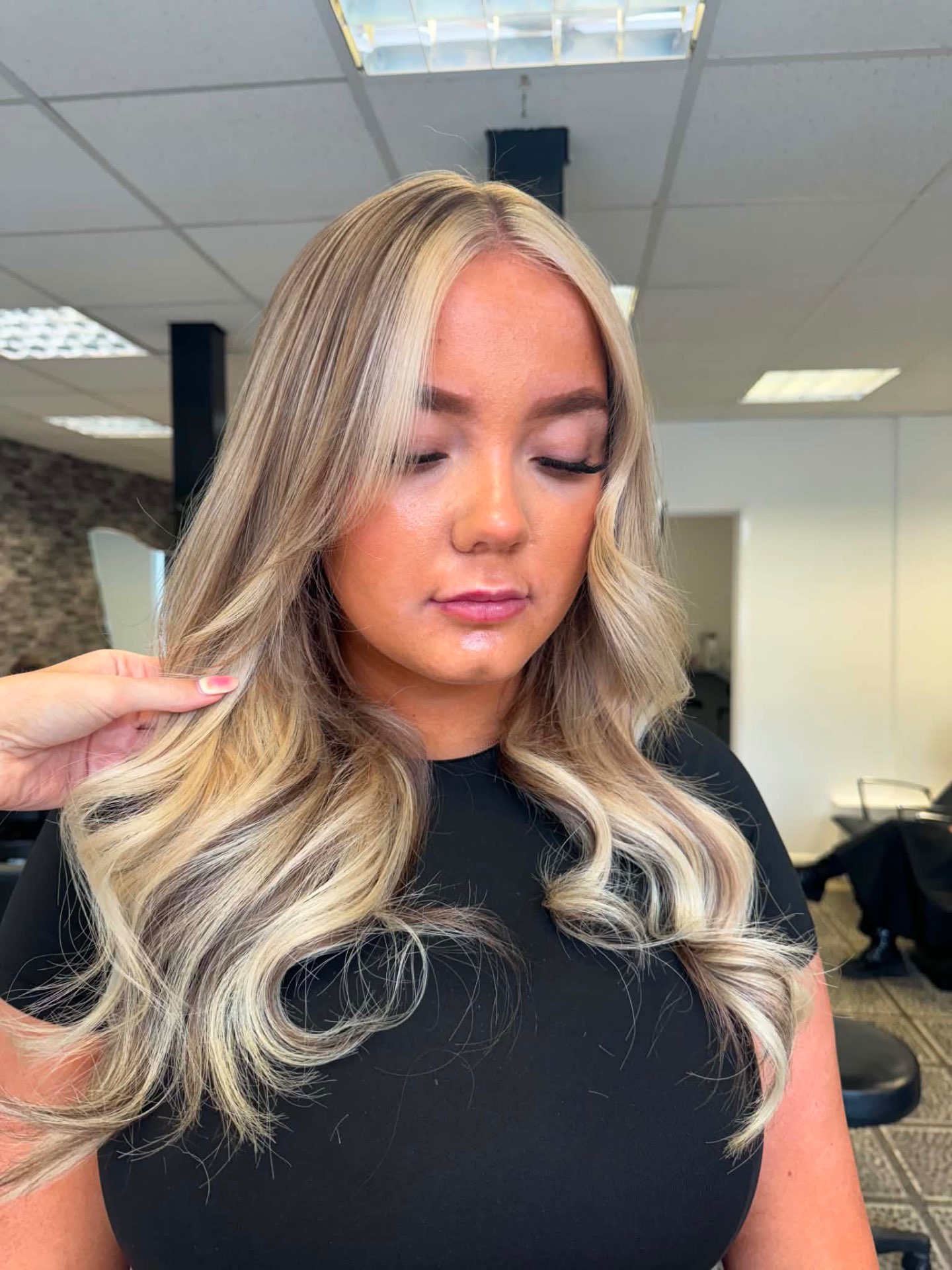 Blonde curled blowout with bouncy lengths
